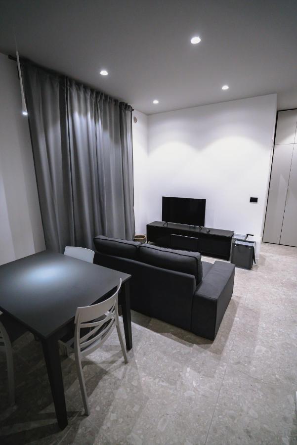 De Luca 6 Apartments Salerno Luaran gambar