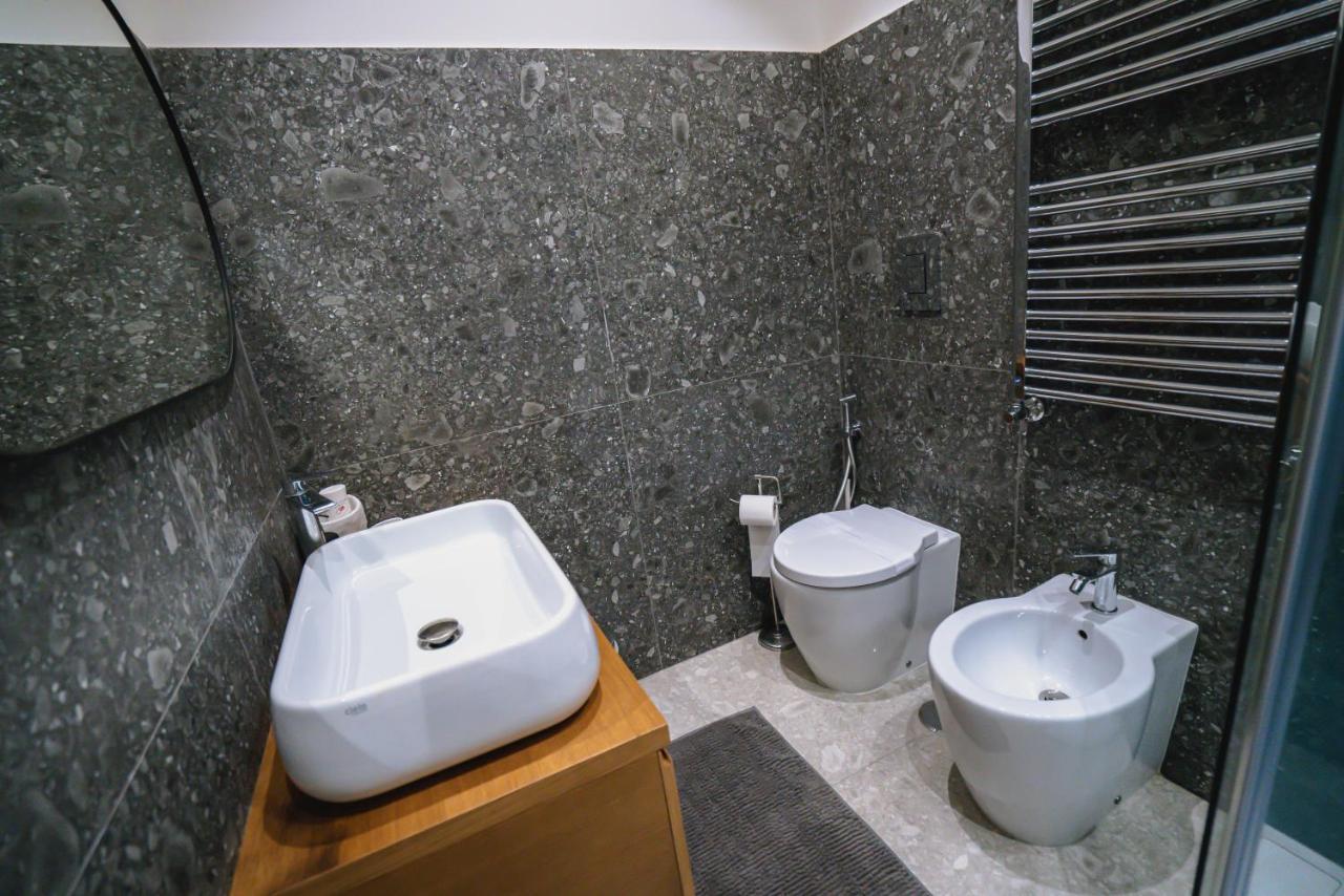 De Luca 6 Apartments Salerno Luaran gambar