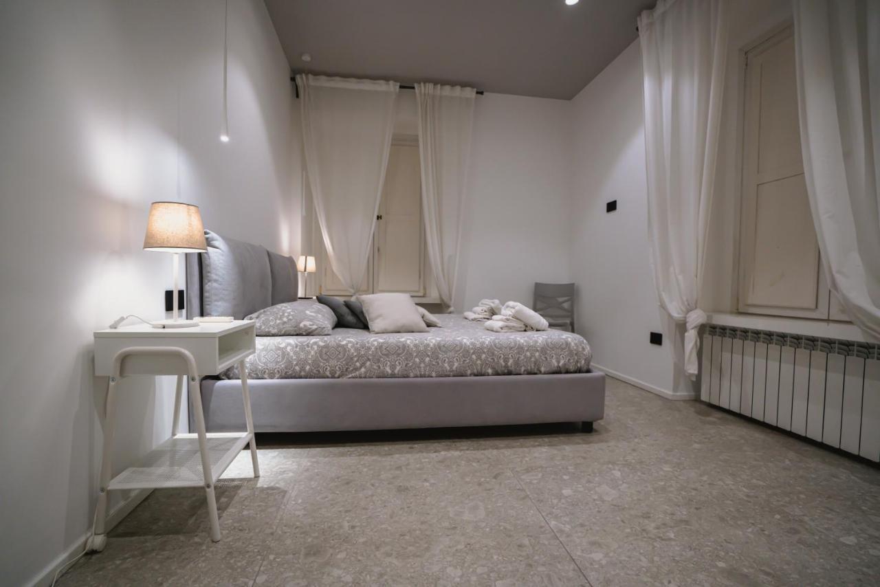 De Luca 6 Apartments Salerno Luaran gambar