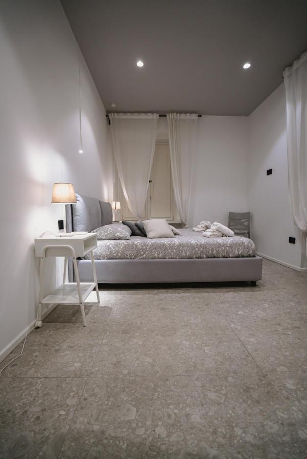 De Luca 6 Apartments Salerno Luaran gambar