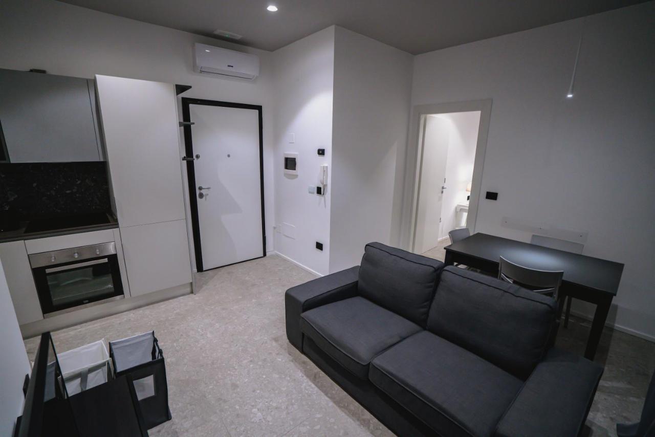 De Luca 6 Apartments Salerno Luaran gambar